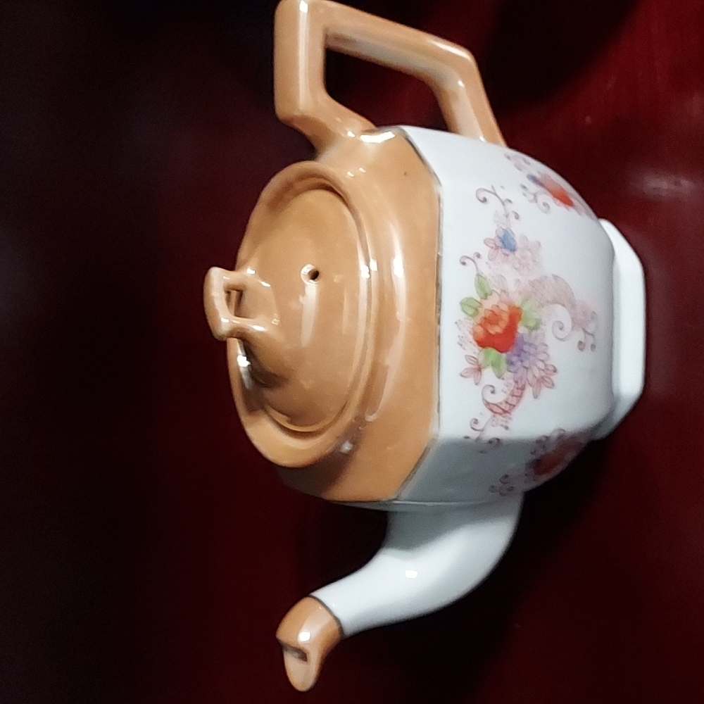Lusterware Orange/White Teapot w/flowers on both sides.Made in Japan 6in.Hx9inW